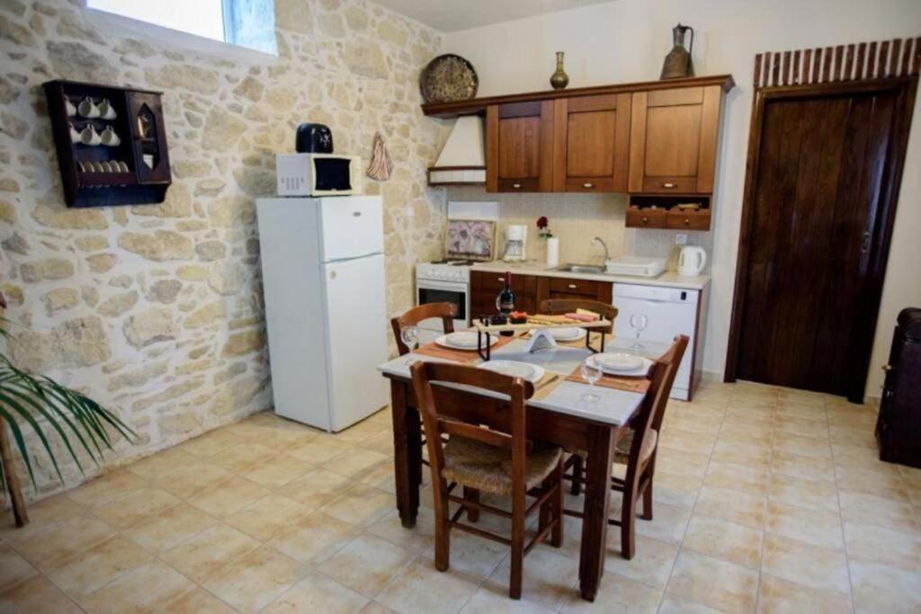 Agapi 2 * Kamilari